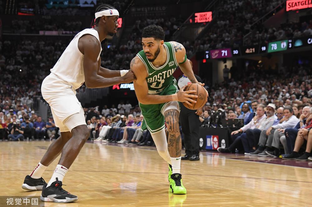 座无虚席 座无虚席